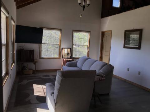 la sala de la casa principal