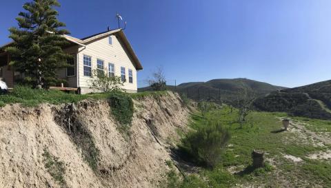 panoramica de la casa principal y el jardin