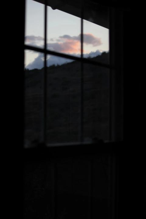 colores del atardecer desde la ventana