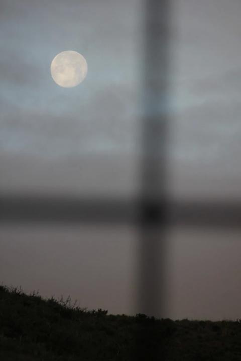luna llena desde la ventana