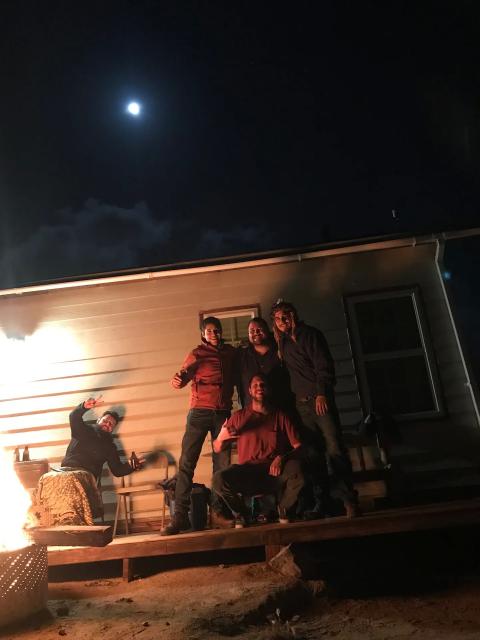 lunada con amigos en el porche